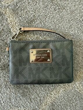 Michael Kors Gray/Black Signature Wristlet Gold Plaque